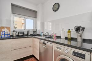 A kitchen or kitchenette at Apartment in Algarrobo Costa