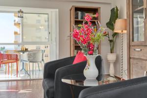 A seating area at Apartment in Algarrobo Costa