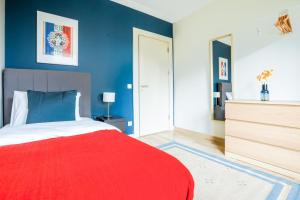 Łóżko lub łóżka w pokoju w obiekcie Fully Furnished Modern Flat in Tuzla