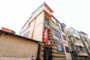 a building with a coke sign on the side of it at OYO Hotel Honey House in Mahabaleshwar