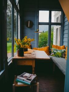 a room with a table and a window at Hardanger Fjord Lodge in Bondhus