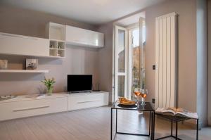 a living room with a television and a table at Il sole di calde Lago Maggiore 505 in Castelveccana