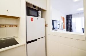 Kuchyňa alebo kuchynka v ubytovaní Schöne Wohnung mit Pool , Wi-Fi und privat Garage