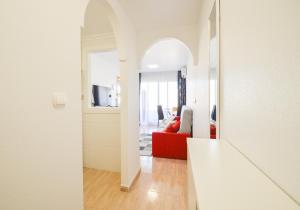 Televízia a/alebo spoločenská miestnosť v ubytovaní Schöne Wohnung mit Pool , Wi-Fi und privat Garage + 37 fotografií