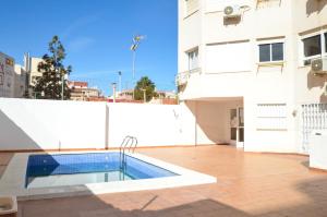 Bazén v ubytovaní Schöne Wohnung mit Pool , Wi-Fi und privat Garage alebo v jeho blízkosti