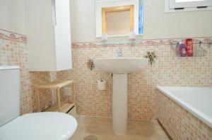 Kúpeľňa v ubytovaní Schöne Wohnung mit Pool , Wi-Fi und privat Garage