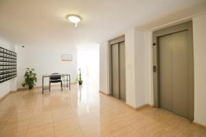 Fotografia z galérie ubytovania Schöne Wohnung mit Pool , Wi-Fi und privat Garage v destinácii Torrevieja