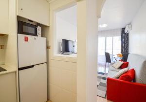 Kuchyňa alebo kuchynka v ubytovaní Schöne Wohnung mit Pool , Wi-Fi und privat Garage