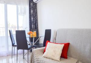 Posedenie v ubytovaní Schöne Wohnung mit Pool , Wi-Fi und privat Garage