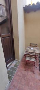 a wooden bench sitting next to a door at DIMORA AL SARACENO in Ferrara