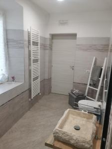 Koupelna v ubytování LONATE ROOM