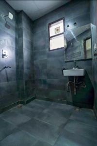 a bathroom with a sink and a shower at POP Hotel Pingal Dream Near Prachin Shani Mandir Near Dashrath Puri Metro Station in New Delhi