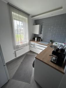 Ένα ή περισσότερα κρεβάτια σε δωμάτιο στο GabEnd’i Apartman