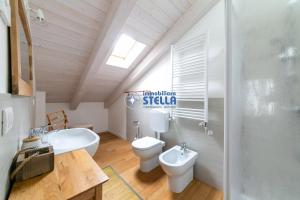 Vonios kambarys apgyvendinimo įstaigoje Villa Stella