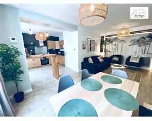 Kuchyňa alebo kuchynka v ubytovaní Le 9 de Cœur - 2 chambres - 6 couchages + 37 fotografií