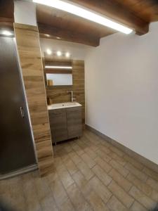 a bathroom with a sink and a mirror at Casa mare e relax in Pula