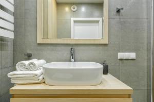 Fotografia z galérie ubytovania Apartament Jana Kazimierza 47 - 2 sypialnie, 70m2, Balkon, Parking, WI-FI vo Varšave