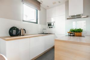 Fotografia z galérie ubytovania Apartament Jana Kazimierza 47 - 2 sypialnie, 70m2, Balkon, Parking, WI-FI vo Varšave