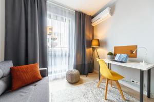 Fotografia z galérie ubytovania Apartament Jana Kazimierza 47 - 2 sypialnie, 70m2, Balkon, Parking, WI-FI vo Varšave