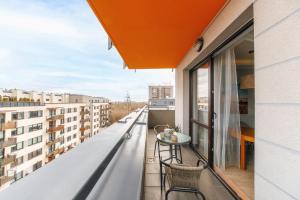 Fotografia z galérie ubytovania Apartament Jana Kazimierza 47 - 2 sypialnie, 70m2, Balkon, Parking, WI-FI vo Varšave