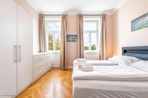 Posteľ alebo postele v izbe v ubytovaní Imperial Apartments Schönbrunn - Contactless Check-In