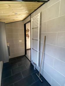 a room with a window and a tiled wall at huisje in zeeland helemaal gerenoveerd in Sint Annaland +52 photos