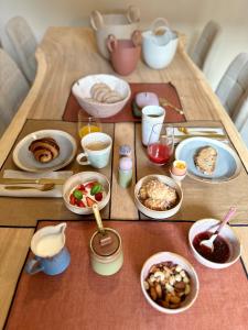 Jedlo v ubytovaní bed & breakfast alebo blízkom okolí