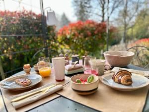 Jedlo v ubytovaní bed & breakfast alebo blízkom okolí