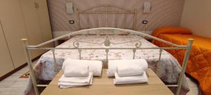 Una cama o camas en una habitación de Holiday Home casa vacanze