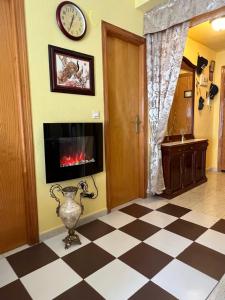 Televízia a/alebo spoločenská miestnosť v ubytovaní Apartament Montana