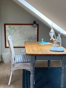 a table and a chair in a room at Meerzeit auf Poel B&B in Insel Poel +2 photos