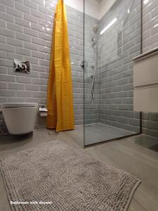 a bathroom with a glass shower and a rug at Laguna Apartment HAWANA SALALAH Resort in Salalah