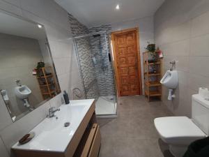 a bathroom with a sink and a toilet and a shower at Casa Lorente en Isuerre in Isuerre