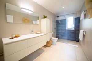Koupelna v ubytování Eden Roc Villas