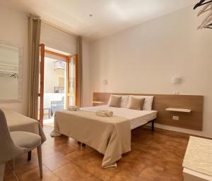 En eller flere senge i et værelse på Sunway Apartments