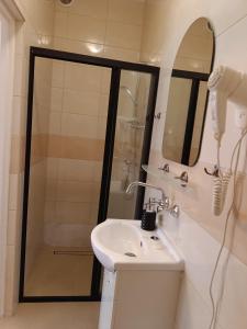 Łazienka w obiekcie Letnia willa Jacuzzi & Sauna