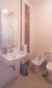 Et badeværelse på Apartamento Buganvilia + 12 billeder