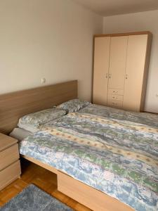 Postel nebo postele na pokoji v ubytování Spacious apartment Ljubljana city center