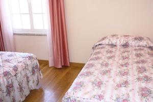Hotel Monterrey房間的床