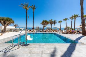 Bazén v ubytování WintowinRentals Apartamento Suite en Ocean House nebo v jeho okolí