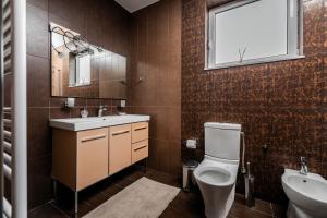 Ένα μπάνιο στο Villa Lara +12 φωτογραφίες