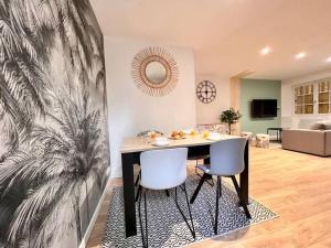 a dining room with a table and two chairs at LA PALMERAIE -wifi fibre- centre ville -PROPERTY RENTAL NM in Fontenay-le-Comte