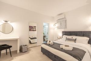 A bed or beds in a room at SN Santorini Apartments