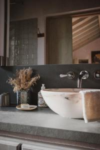 a sink sitting on a counter in a kitchen at Monte da Bela Raposa in Pavia