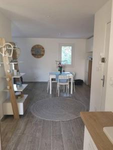 Fotografia z galérie ubytovania Appartement proche mer avec terrasse et jardin privatif v destinácii Hyères