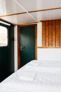 Een bed of bedden in een kamer bij Botel Maastricht