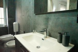 A bathroom at LA RESIDENZA DI ADAMO
