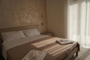 A bed or beds in a room at LA RESIDENZA DI ADAMO