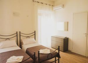 A bed or beds in a room at LA RESIDENZA DI ADAMO