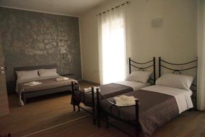 A bed or beds in a room at LA RESIDENZA DI ADAMO